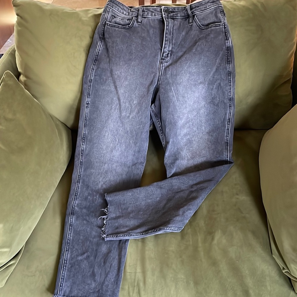 Hollister 7 r  w28 l26 washed out black denim